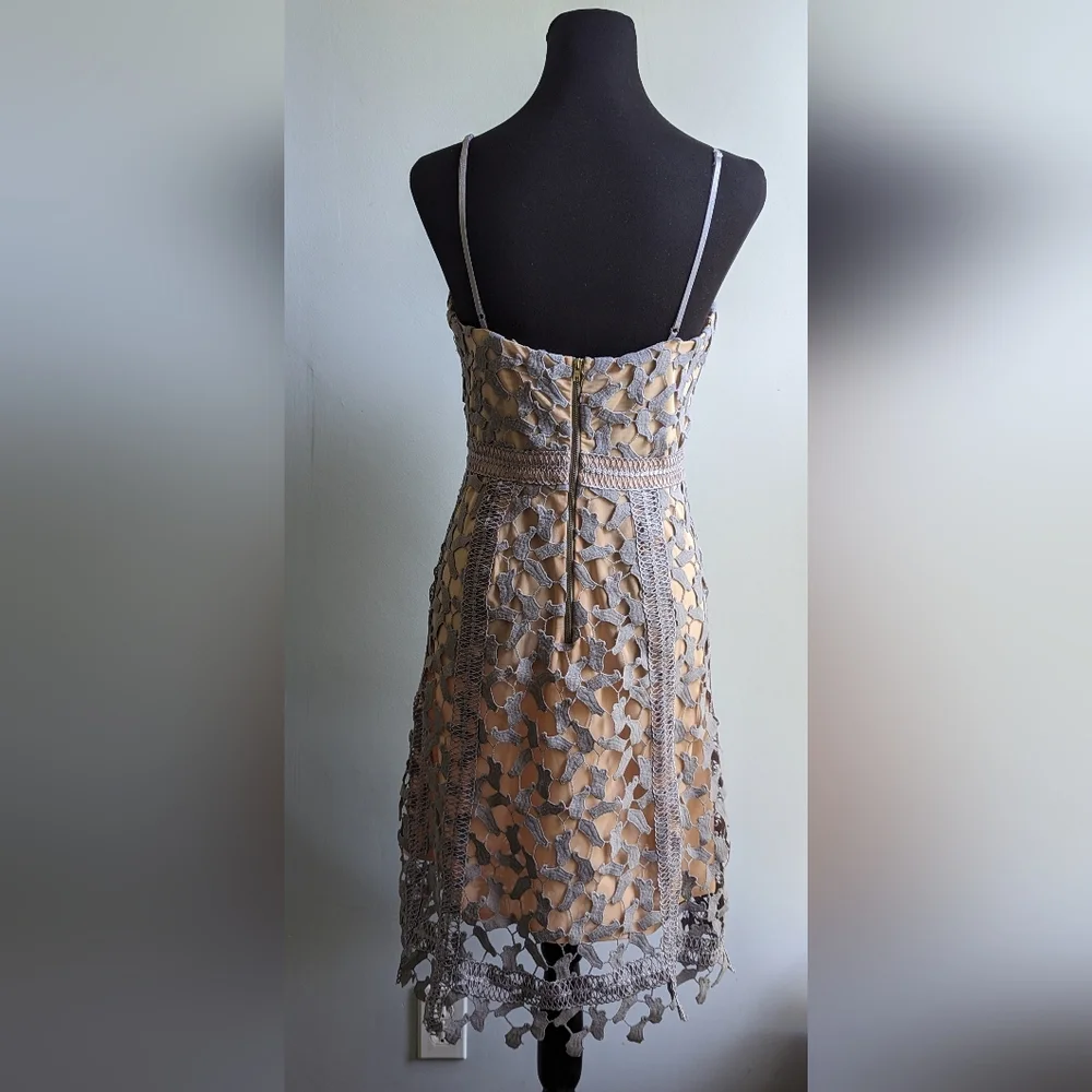 EUC......Elliatt Lace Crochet Dress Size M - Picture 2 of 9